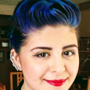 Meet your Posher, Laura